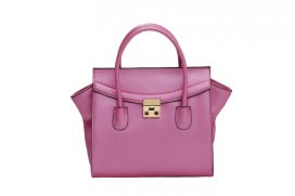 Pearlescent leather bag pink